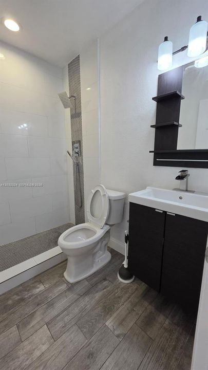 For Rent: $1,550 (1 beds, 1 baths, 700 Square Feet)