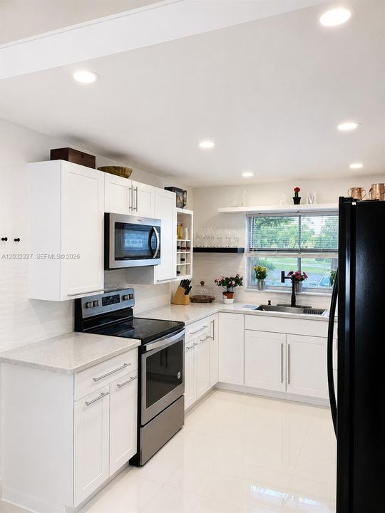 For Sale: $179,900 (2 beds, 2 baths, 1025 Square Feet)