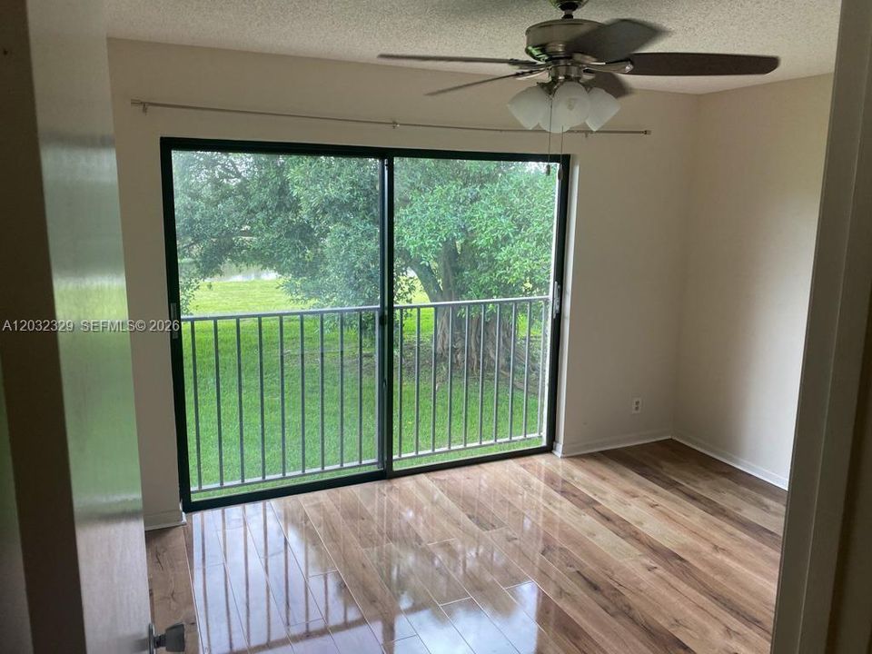 For Sale: $199,500 (2 beds, 2 baths, 1019 Square Feet)