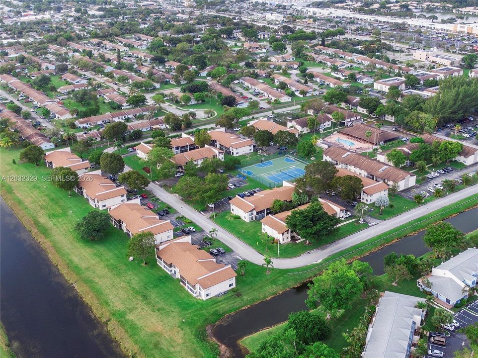 For Sale: $199,500 (2 beds, 2 baths, 1019 Square Feet)