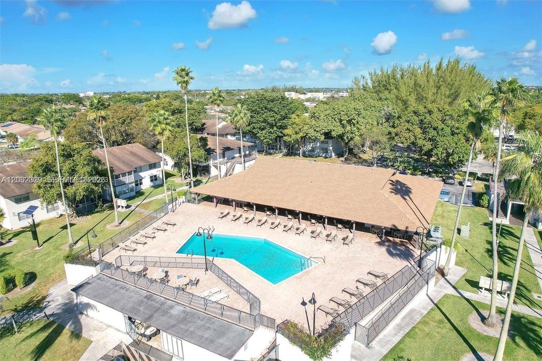 For Sale: $199,500 (2 beds, 2 baths, 1019 Square Feet)