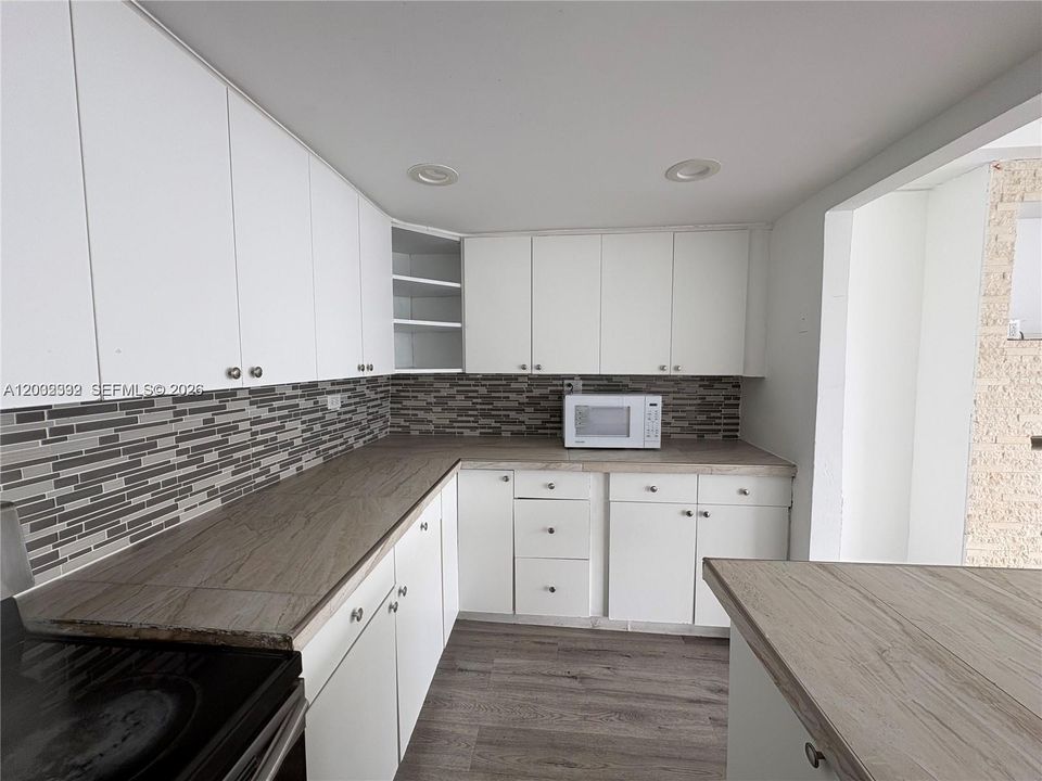 For Rent: $3,600 (3 beds, 2 baths, 1302 Square Feet)