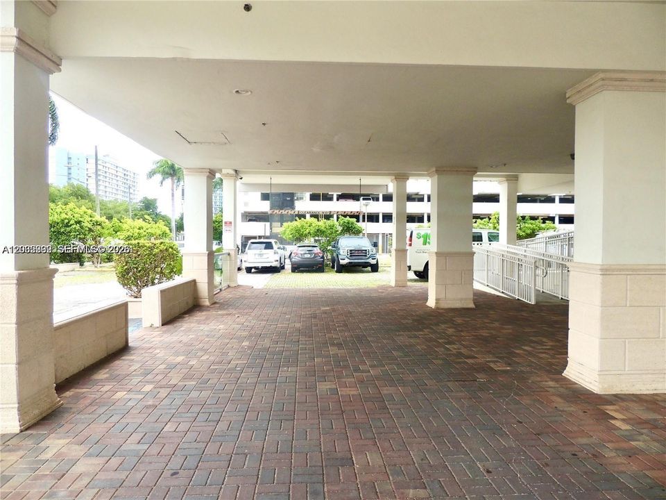 For Rent: $3,600 (3 beds, 2 baths, 1302 Square Feet)