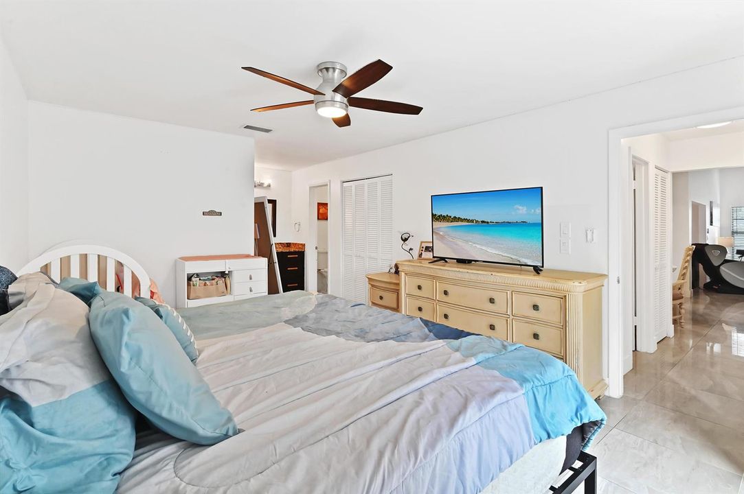 23 Bedroom 04