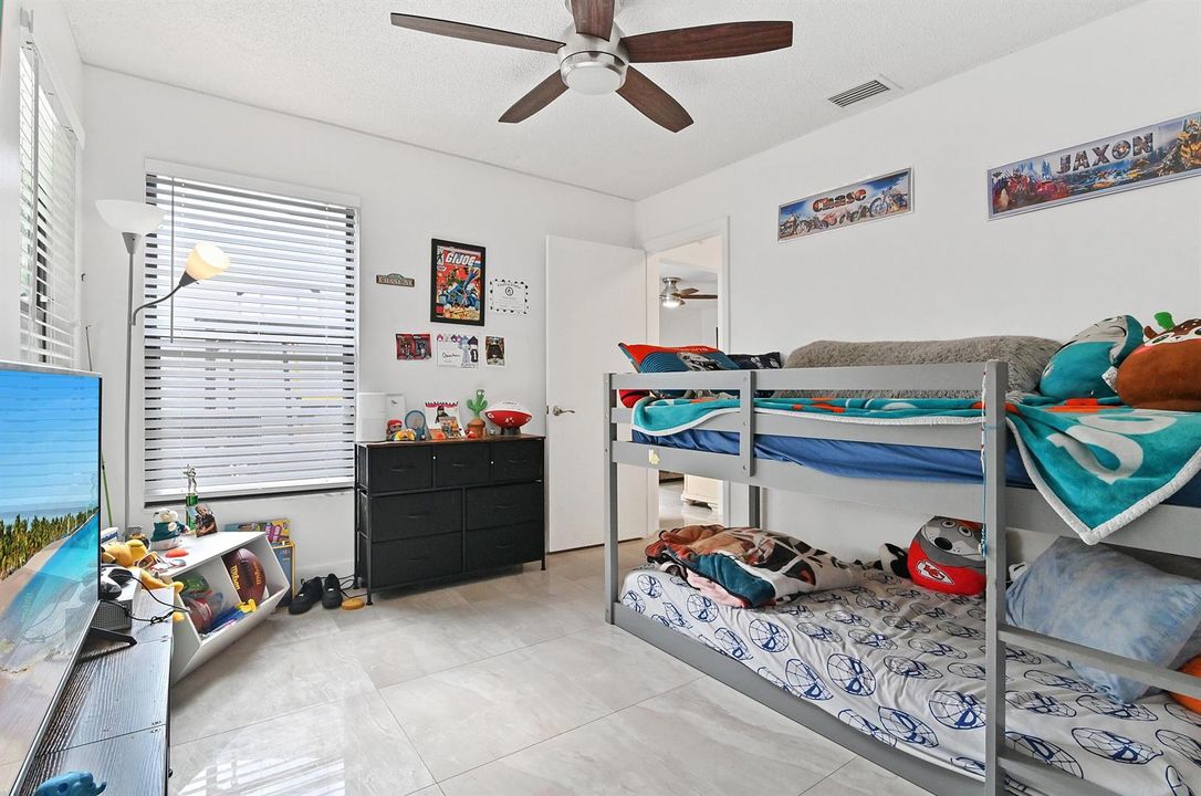20 Bedroom 02