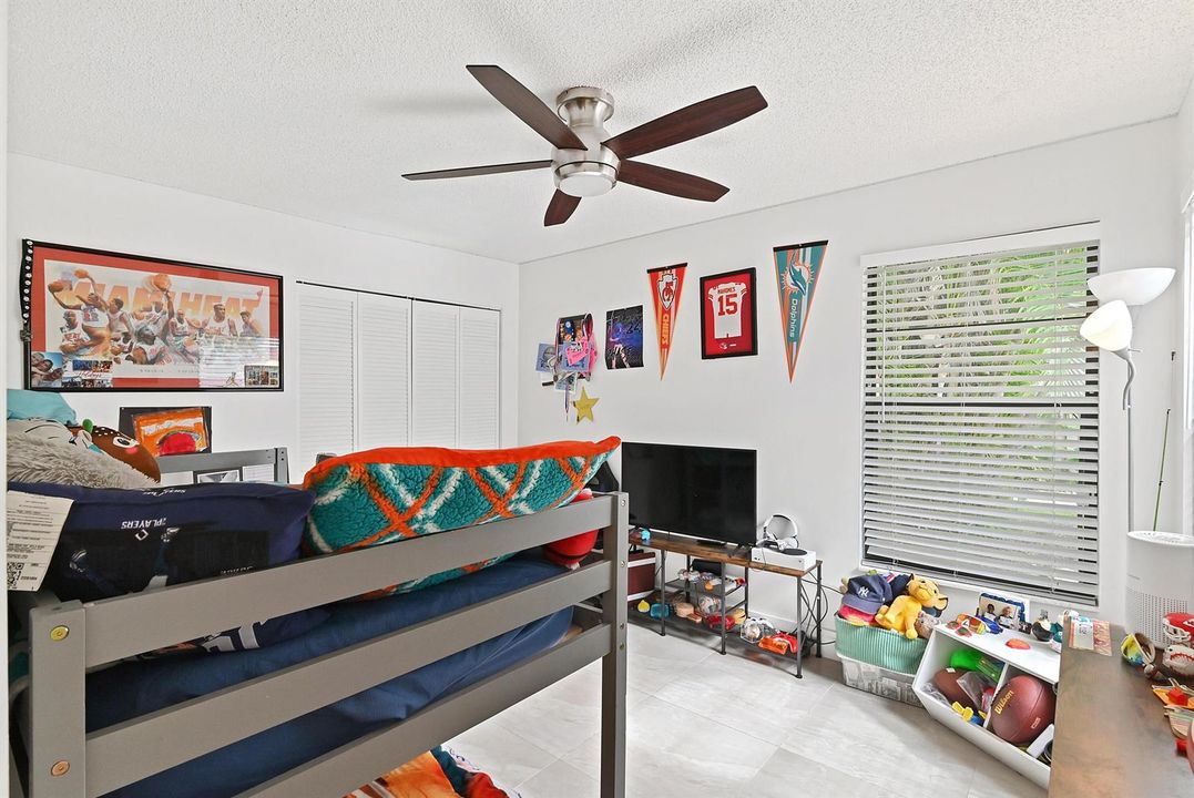 19 Bedroom 01