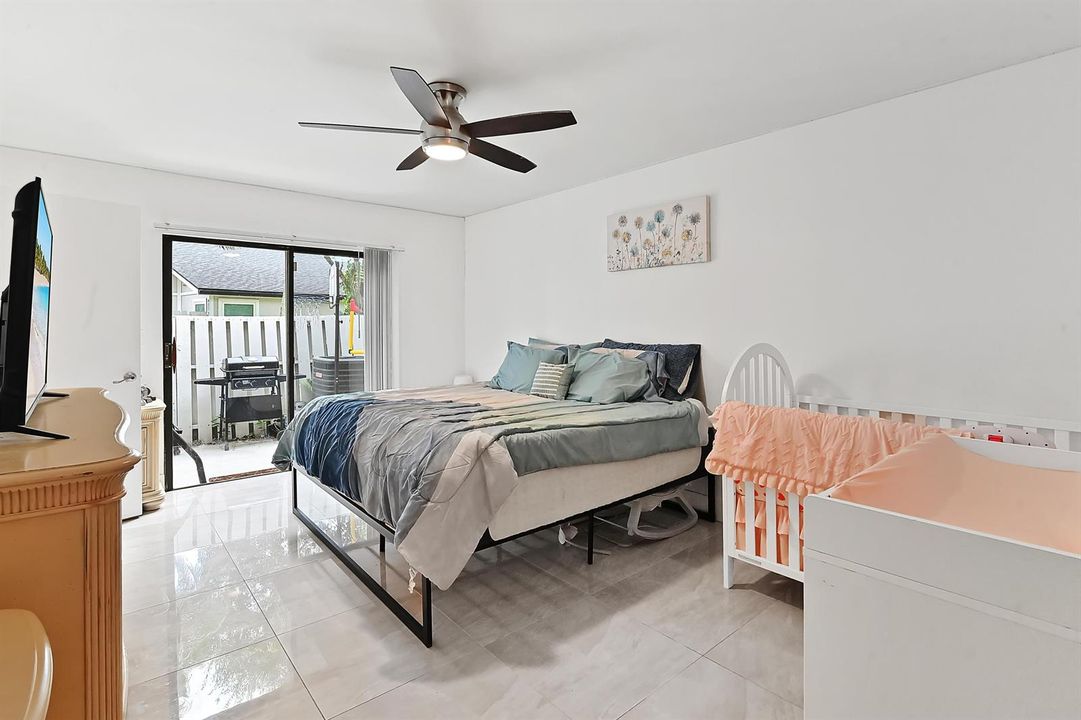 24 Bedroom 05