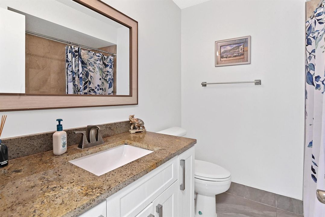 21 Bathroom 01