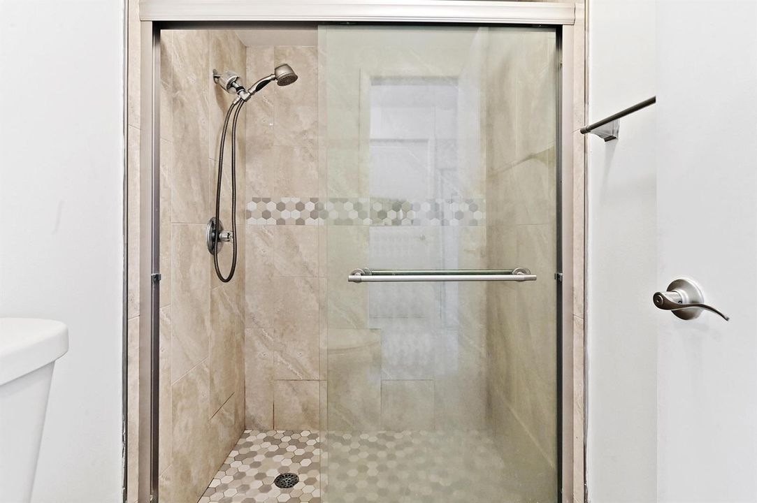 26 Bathroom 03