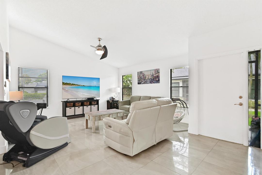 06 Living room 02