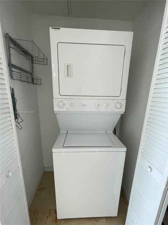For Rent: $2,750 (1 beds, 1 baths, 693 Square Feet)