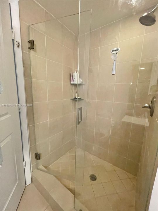 For Rent: $2,750 (1 beds, 1 baths, 693 Square Feet)