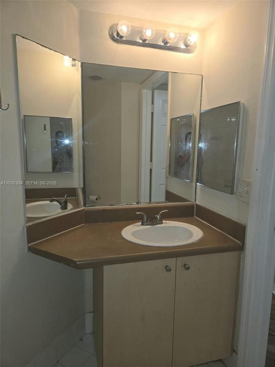 В аренду: $2,000 (2 спален, 2 ванн, 1060 Квадратных фут)