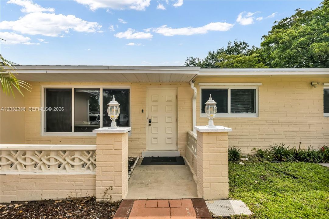 For Sale: $680,000 (4 beds, 3 baths, 2192 Square Feet)