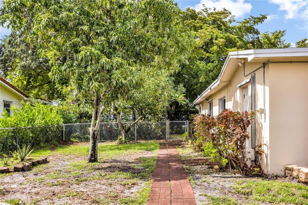 For Sale: $680,000 (4 beds, 3 baths, 2192 Square Feet)