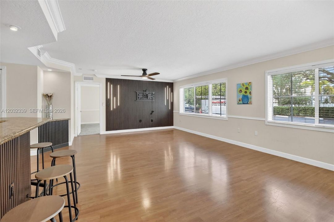 For Sale: $349,000 (2 beds, 2 baths, 1280 Square Feet)