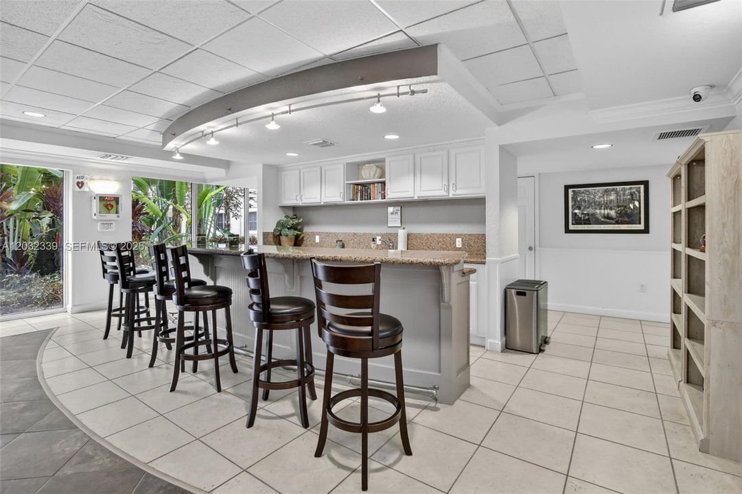 For Sale: $349,000 (2 beds, 2 baths, 1280 Square Feet)