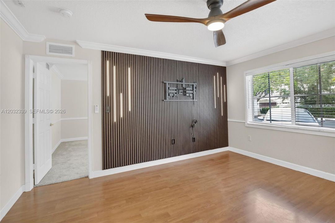 For Sale: $349,000 (2 beds, 2 baths, 1280 Square Feet)