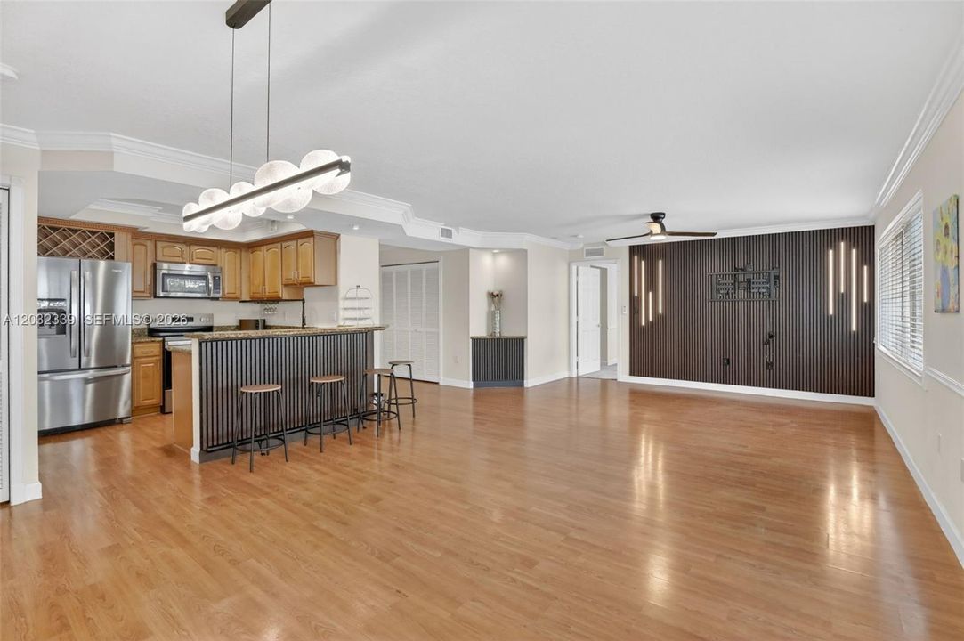 For Sale: $349,000 (2 beds, 2 baths, 1280 Square Feet)