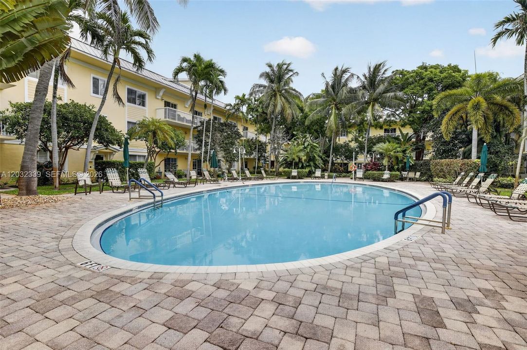 For Sale: $349,000 (2 beds, 2 baths, 1280 Square Feet)