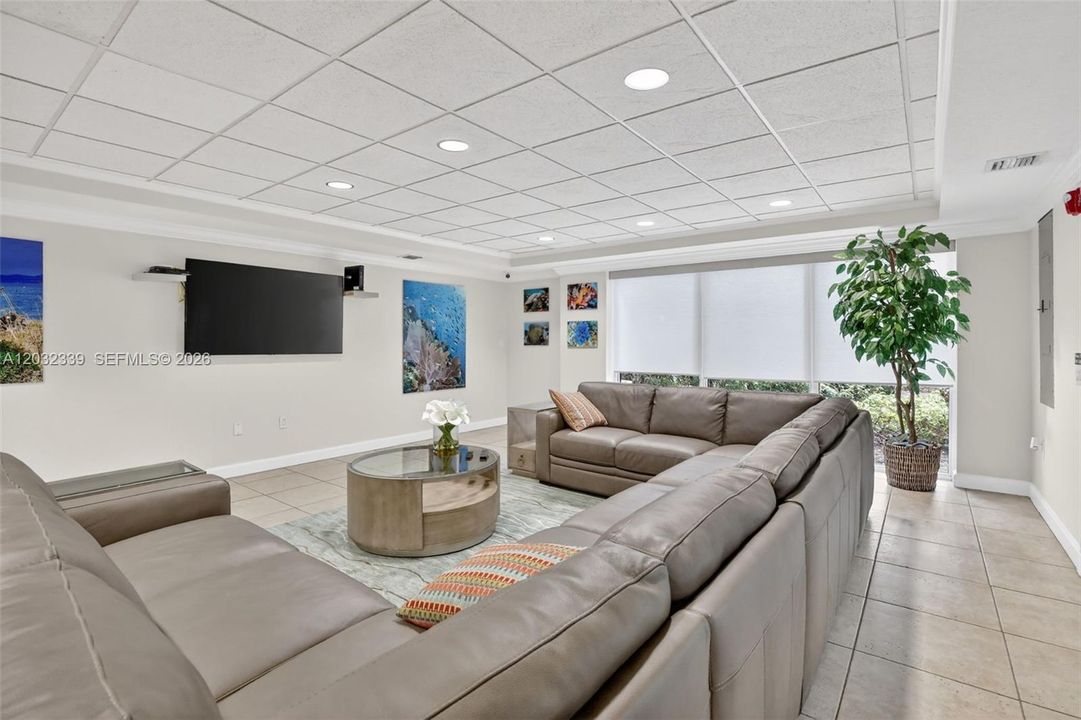 For Sale: $349,000 (2 beds, 2 baths, 1280 Square Feet)