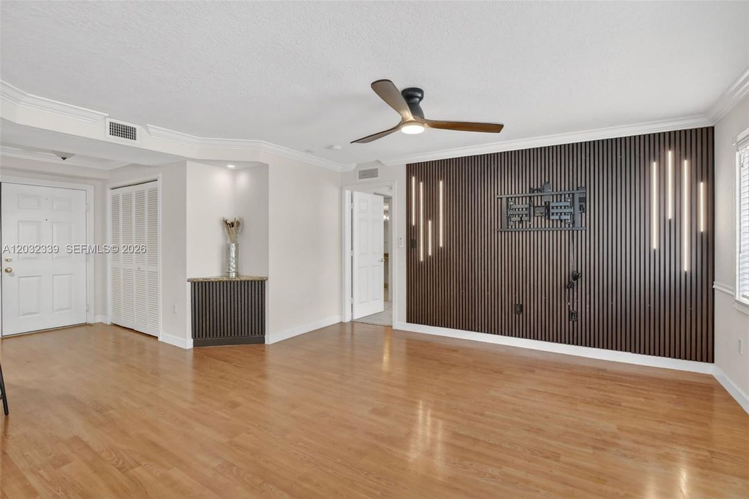 For Sale: $349,000 (2 beds, 2 baths, 1280 Square Feet)