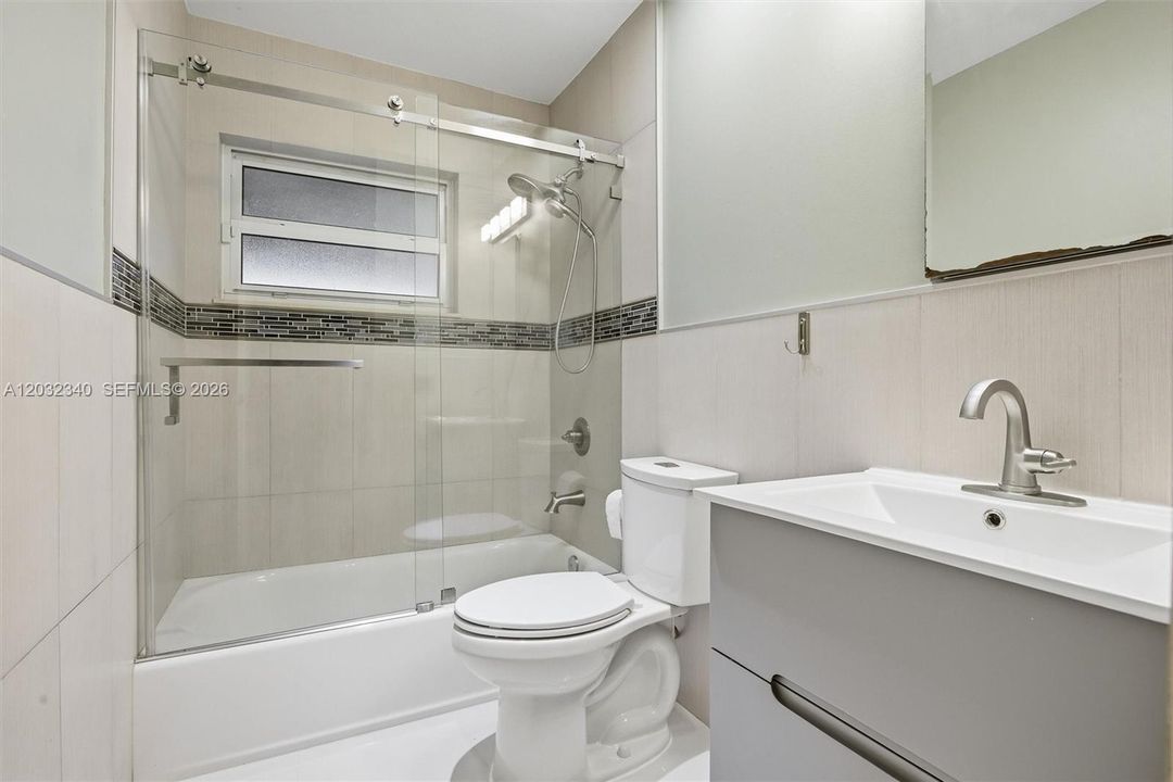 For Sale: $550,000 (3 beds, 2 baths, 1205 Square Feet)