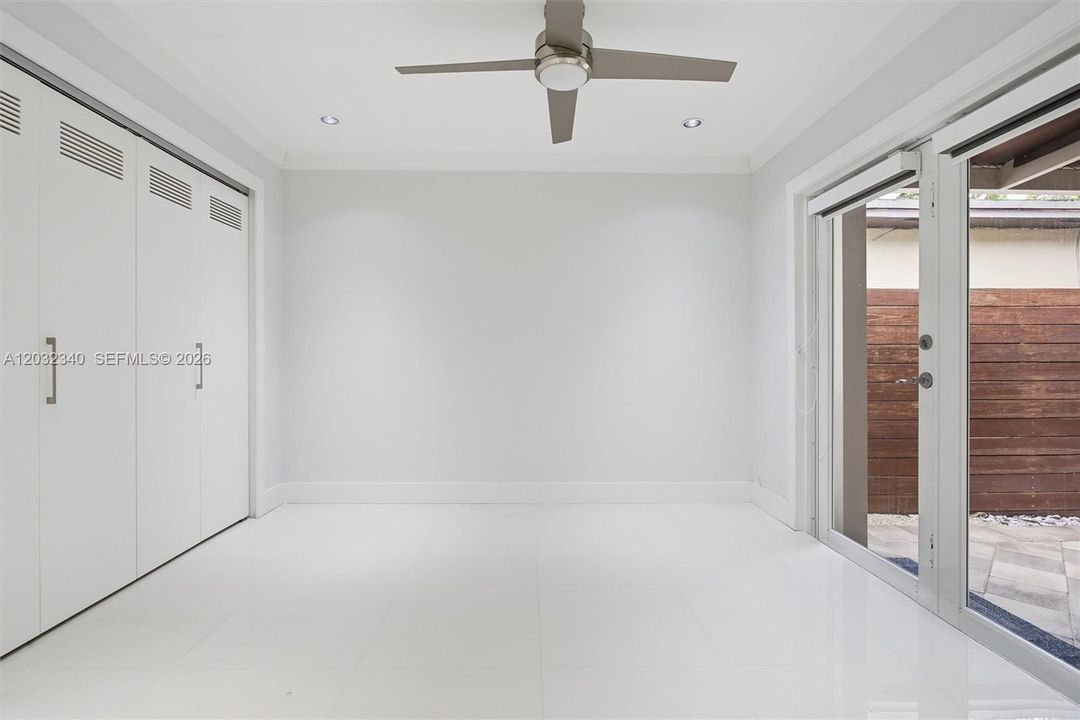 For Sale: $550,000 (3 beds, 2 baths, 1205 Square Feet)