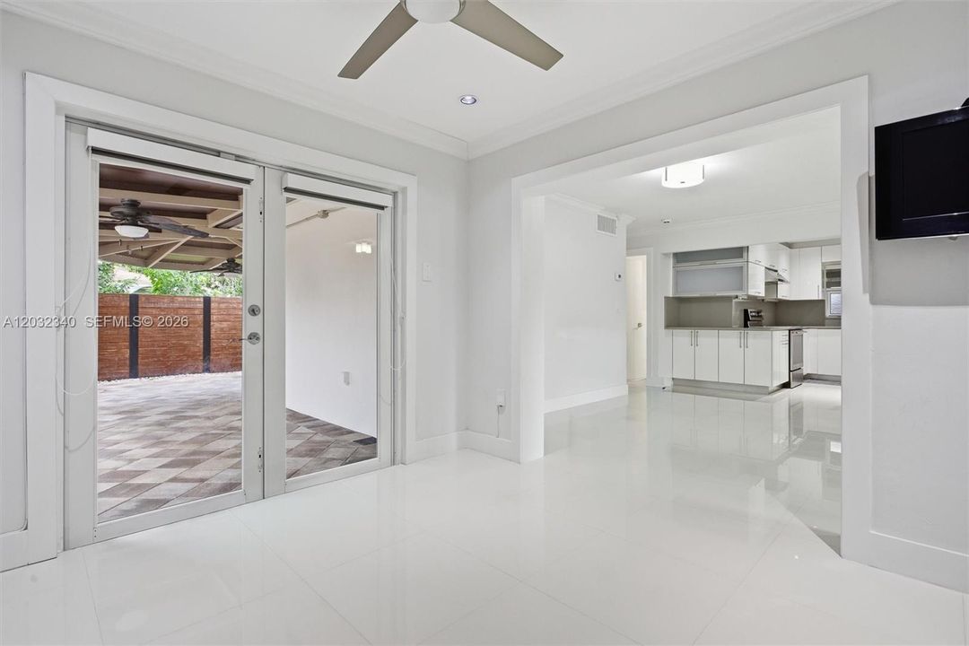 For Sale: $550,000 (3 beds, 2 baths, 1205 Square Feet)