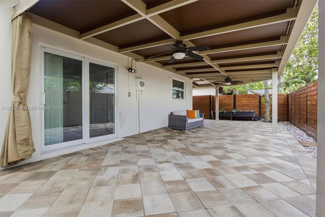 For Sale: $550,000 (3 beds, 2 baths, 1205 Square Feet)