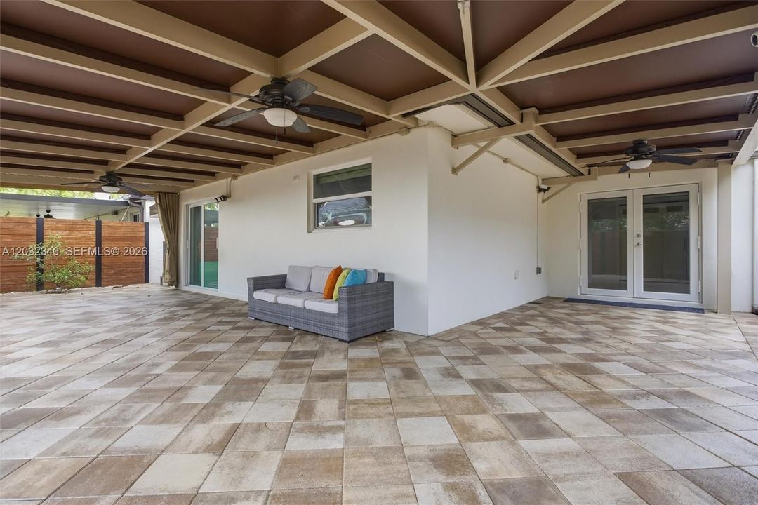 For Sale: $550,000 (3 beds, 2 baths, 1205 Square Feet)