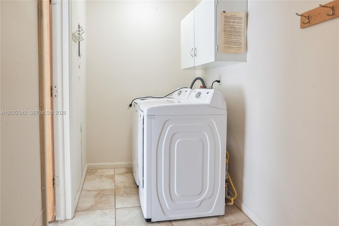 For Rent: $3,000 (3 beds, 2 baths, 1480 Square Feet)