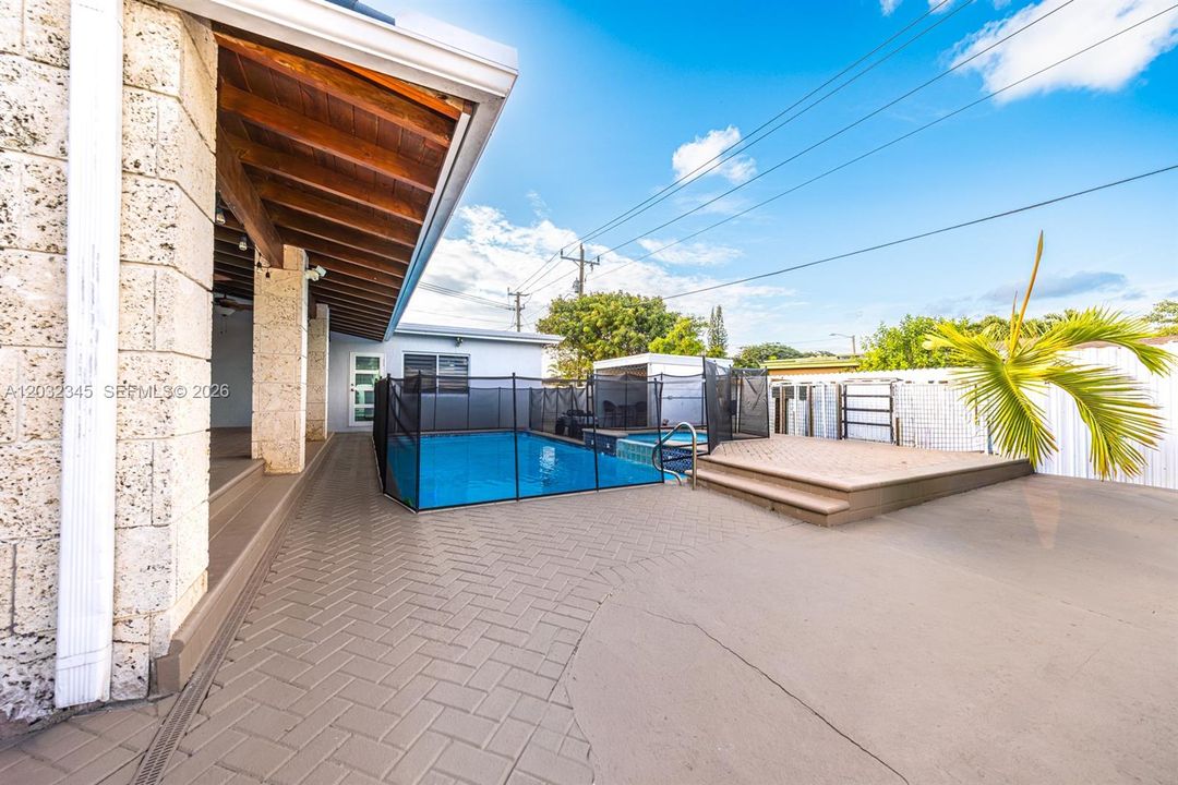 For Sale: $840,000 (4 beds, 2 baths, 2214 Square Feet)