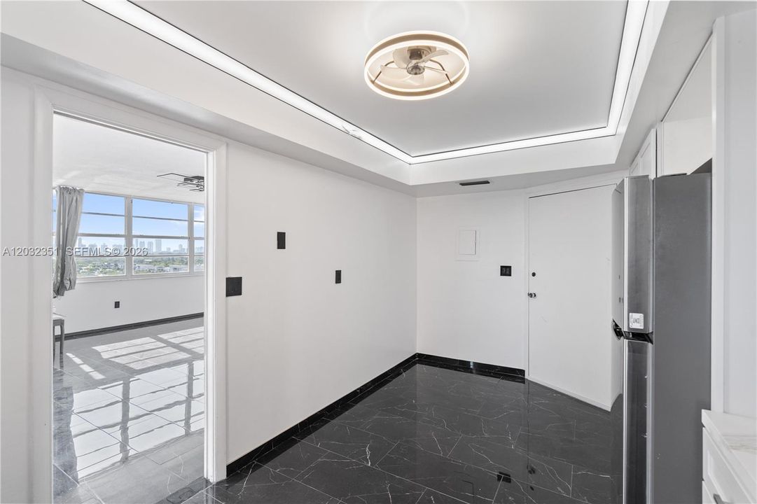 For Rent: $2,300 (2 beds, 2 baths, 1140 Square Feet)