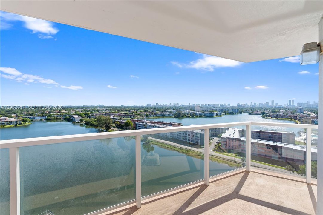 For Rent: $2,300 (2 beds, 2 baths, 1140 Square Feet)