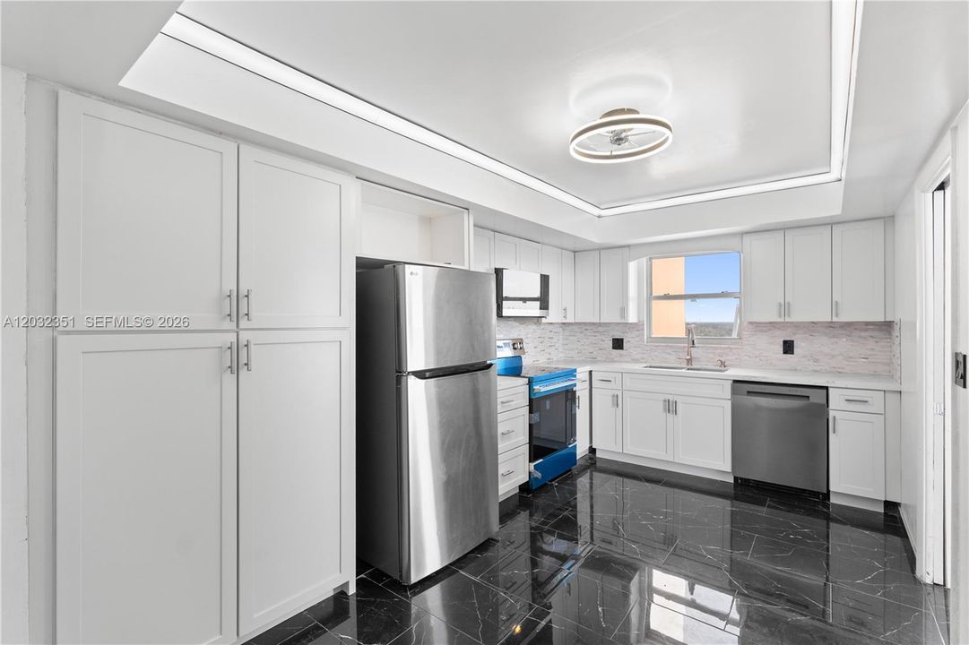 For Rent: $2,300 (2 beds, 2 baths, 1140 Square Feet)