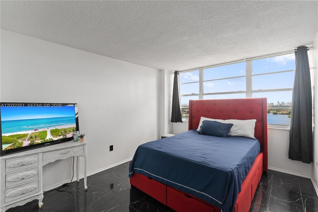 For Rent: $2,300 (2 beds, 2 baths, 1140 Square Feet)