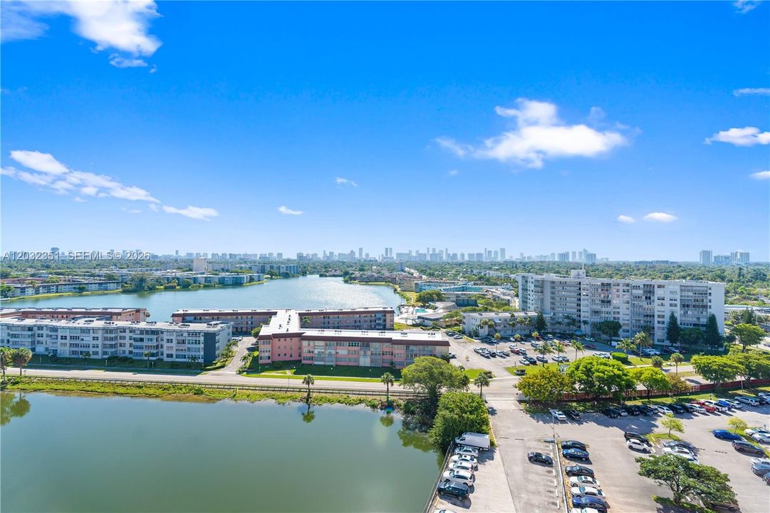 For Rent: $2,300 (2 beds, 2 baths, 1140 Square Feet)