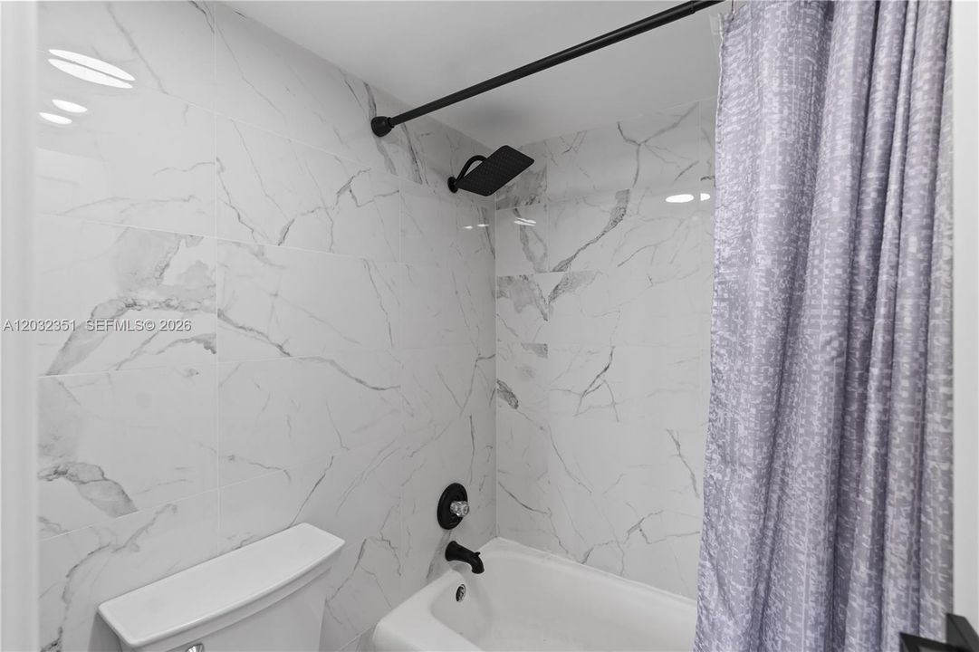 For Rent: $2,300 (2 beds, 2 baths, 1140 Square Feet)