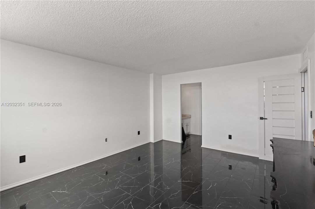 For Rent: $2,300 (2 beds, 2 baths, 1140 Square Feet)