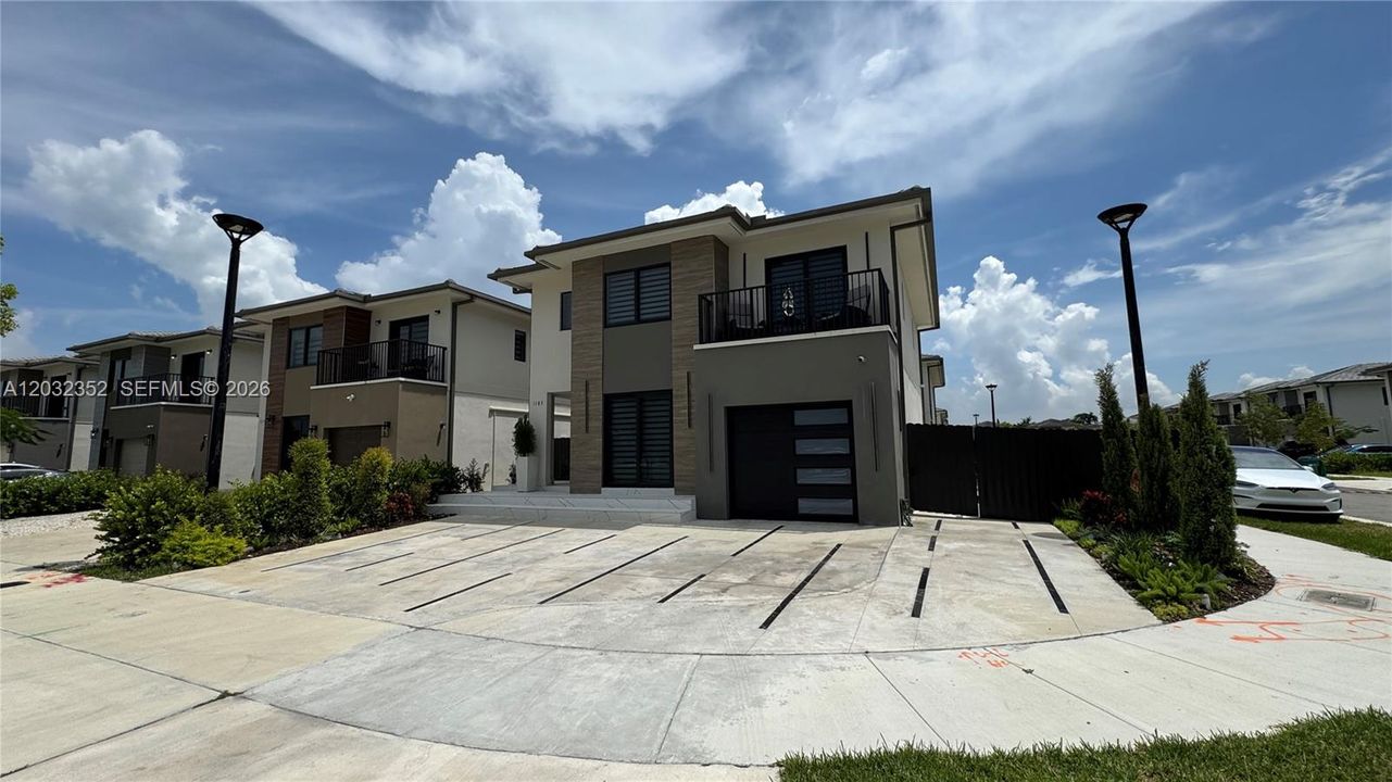 En Renta: $4,500 (5 camas, 4 baños, 1902 Pies cuadrados)