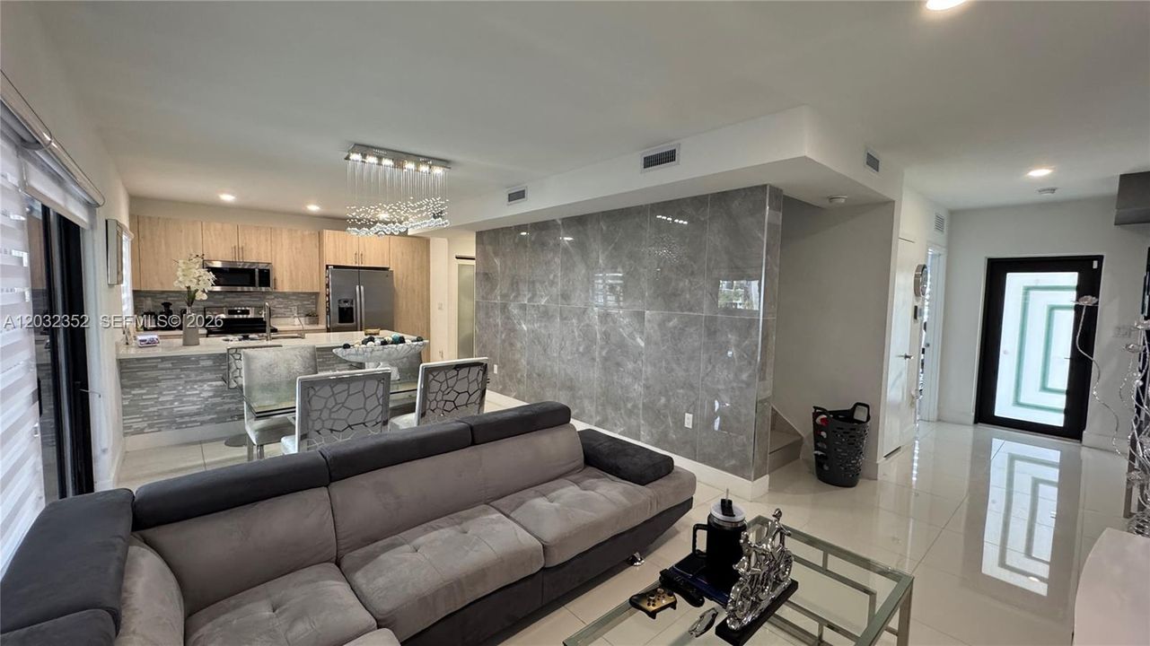 En Renta: $4,500 (5 camas, 4 baños, 1902 Pies cuadrados)