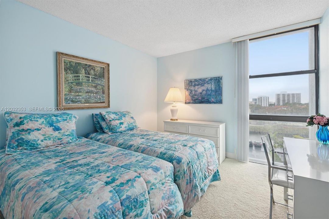 For Sale: $290,999 (2 beds, 2 baths, 1142 Square Feet)