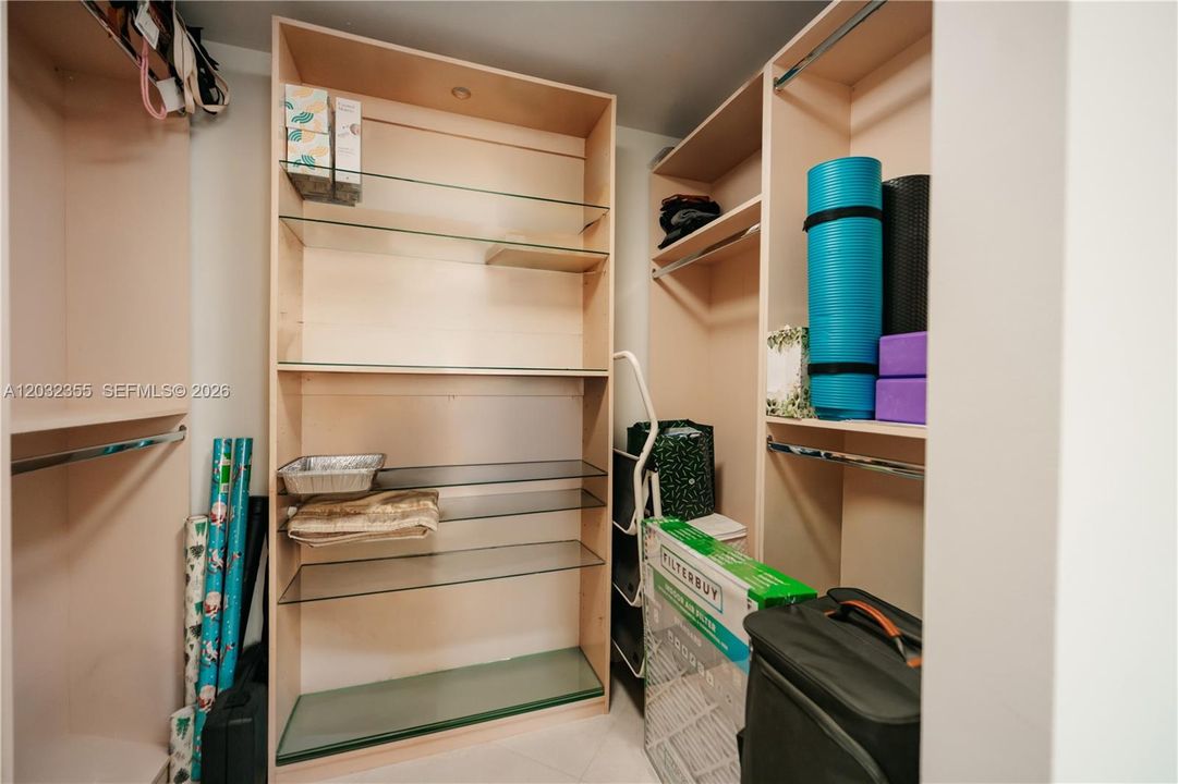 For Sale: $738,000 (2 beds, 2 baths, 1925 Square Feet)