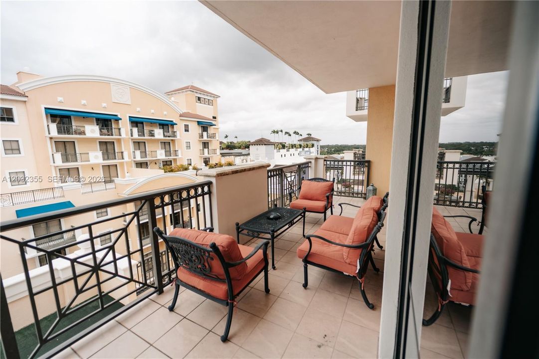 For Sale: $738,000 (2 beds, 2 baths, 1925 Square Feet)
