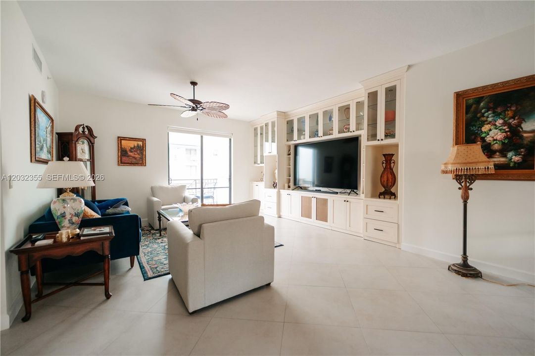 For Sale: $738,000 (2 beds, 2 baths, 1925 Square Feet)