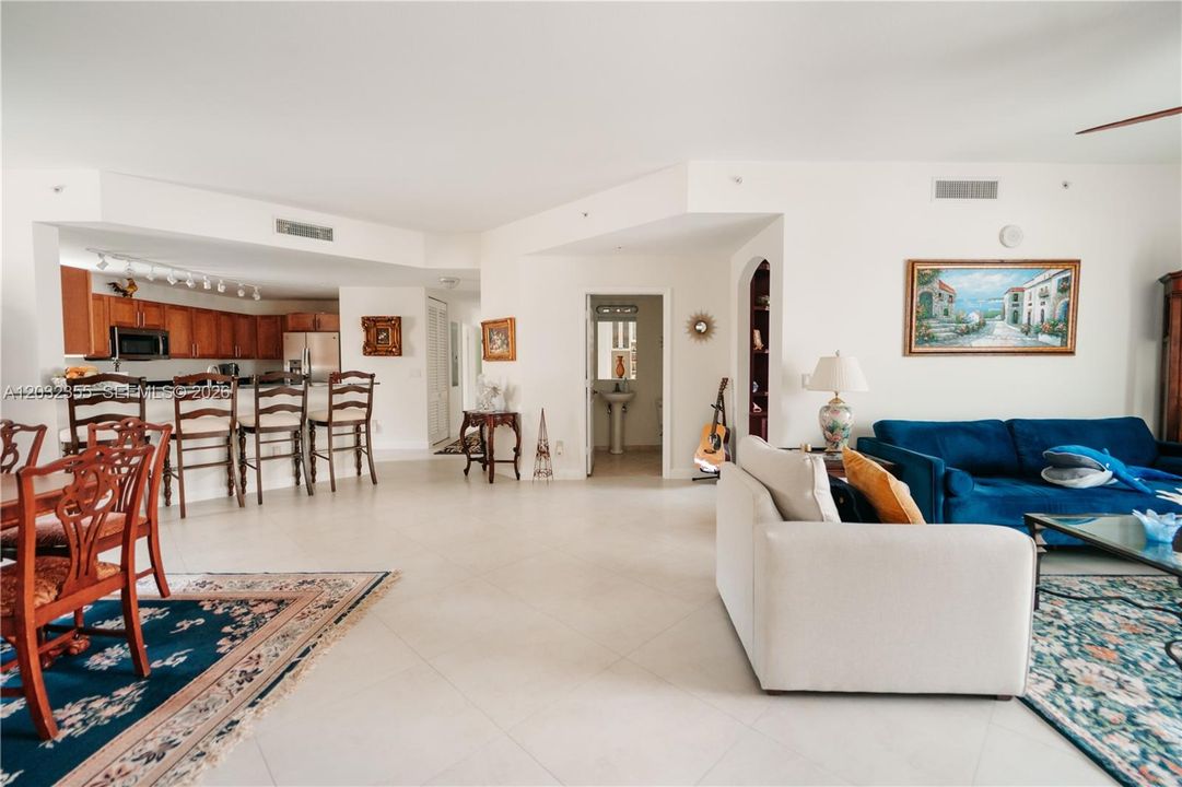 For Sale: $738,000 (2 beds, 2 baths, 1925 Square Feet)