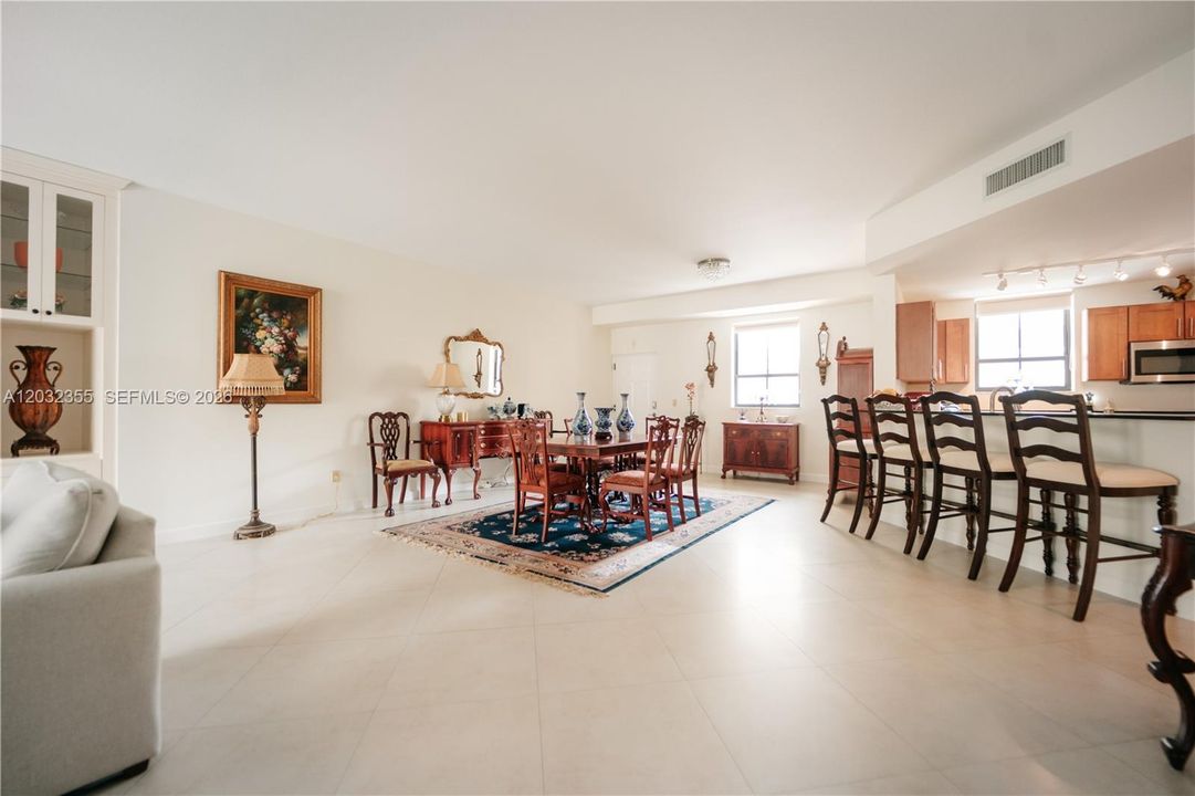 For Sale: $738,000 (2 beds, 2 baths, 1925 Square Feet)