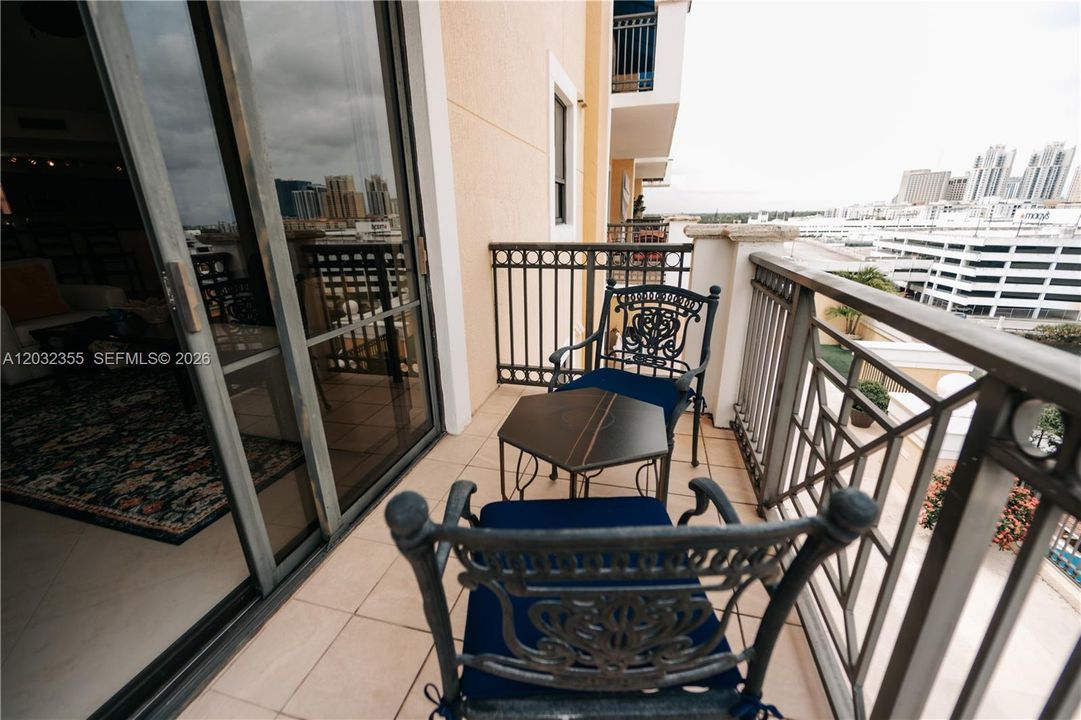 For Sale: $738,000 (2 beds, 2 baths, 1925 Square Feet)