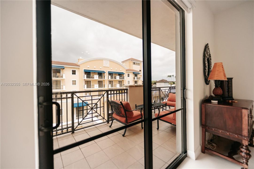For Sale: $738,000 (2 beds, 2 baths, 1925 Square Feet)